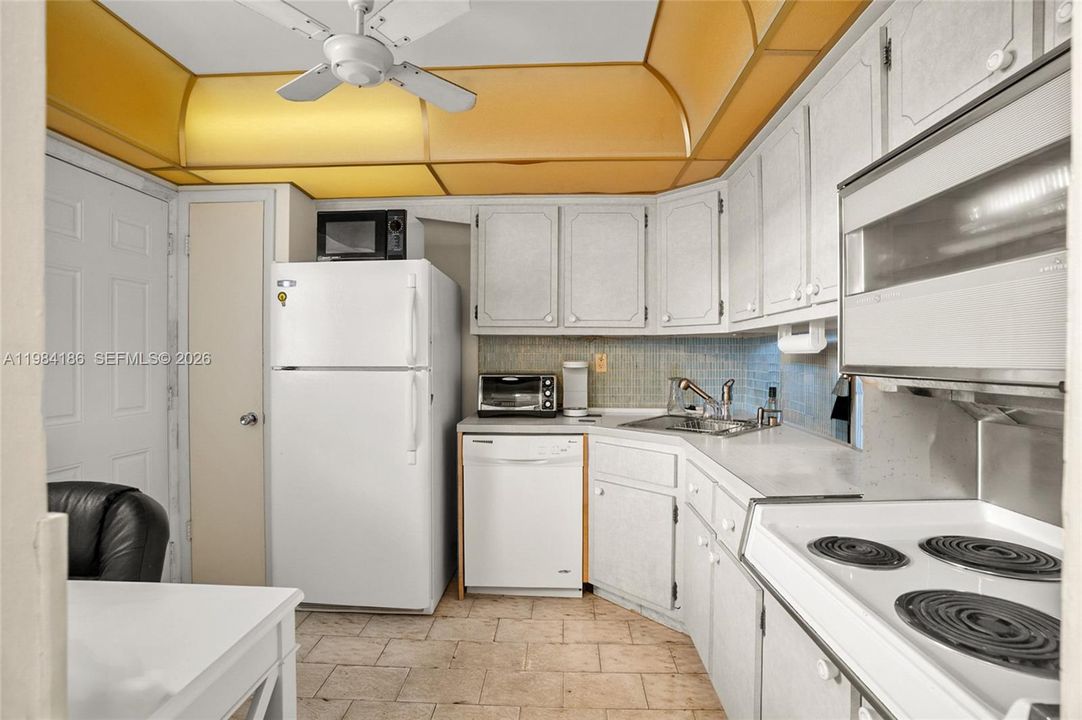Active With Contract: $110,000 (1 beds, 1 baths, 954 Square Feet)