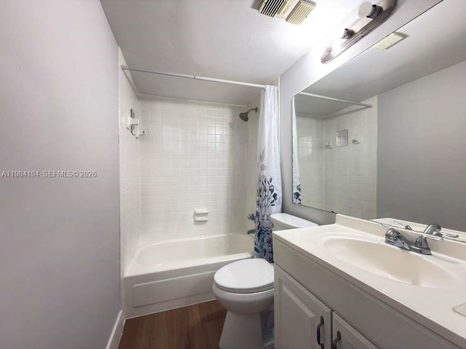 В аренду: $1,900 (2 спален, 2 ванн, 1290 Квадратных фут)