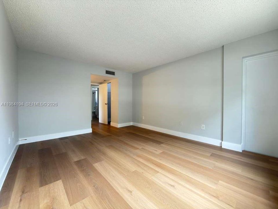 В аренду: $1,900 (2 спален, 2 ванн, 1290 Квадратных фут)