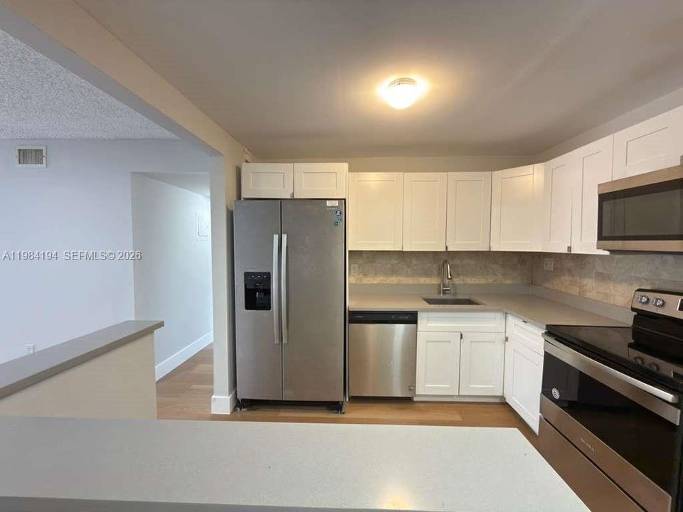 В аренду: $1,900 (2 спален, 2 ванн, 1290 Квадратных фут)