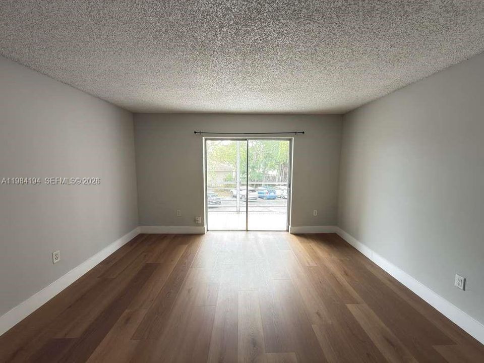 В аренду: $1,900 (2 спален, 2 ванн, 1290 Квадратных фут)