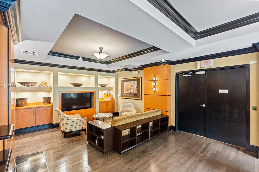 For Sale: $525,000 (2 beds, 2 baths, 1355 Square Feet)