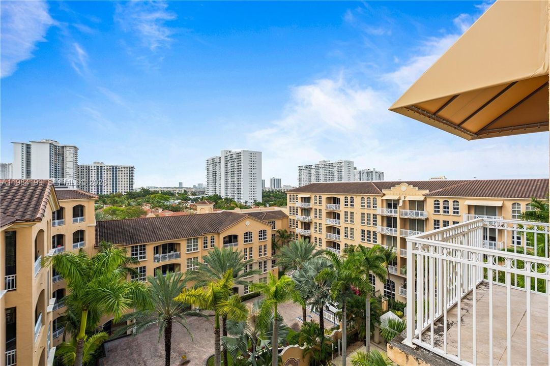 For Sale: $525,000 (2 beds, 2 baths, 1355 Square Feet)