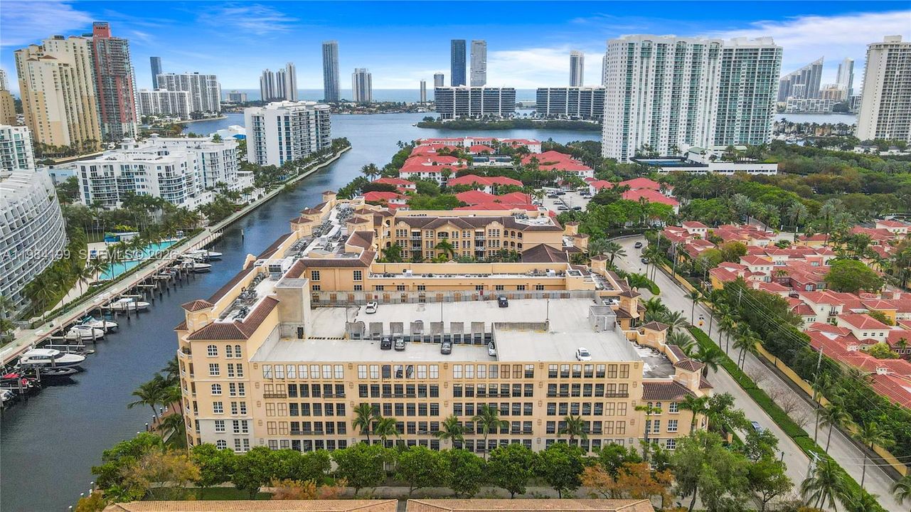 For Sale: $525,000 (2 beds, 2 baths, 1355 Square Feet)