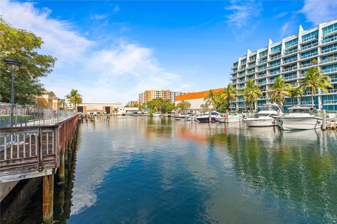 For Sale: $525,000 (2 beds, 2 baths, 1355 Square Feet)