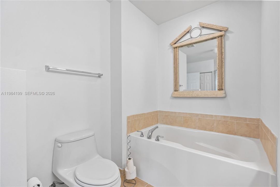 For Sale: $525,000 (2 beds, 2 baths, 1355 Square Feet)