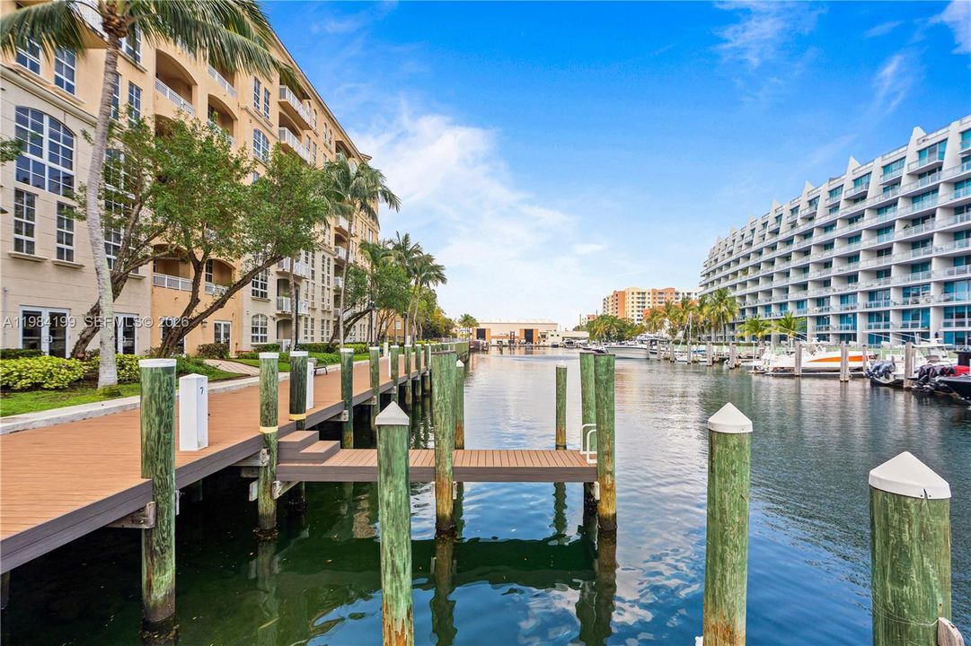 For Sale: $525,000 (2 beds, 2 baths, 1355 Square Feet)