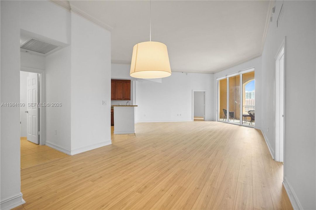 For Sale: $525,000 (2 beds, 2 baths, 1355 Square Feet)