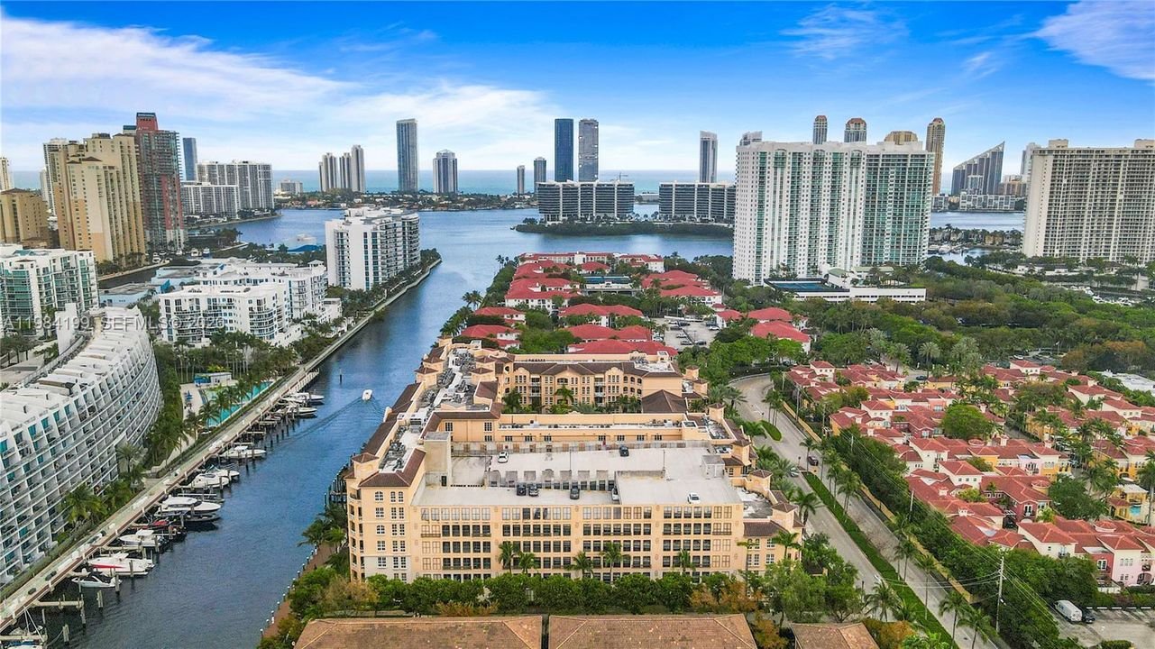For Sale: $525,000 (2 beds, 2 baths, 1355 Square Feet)