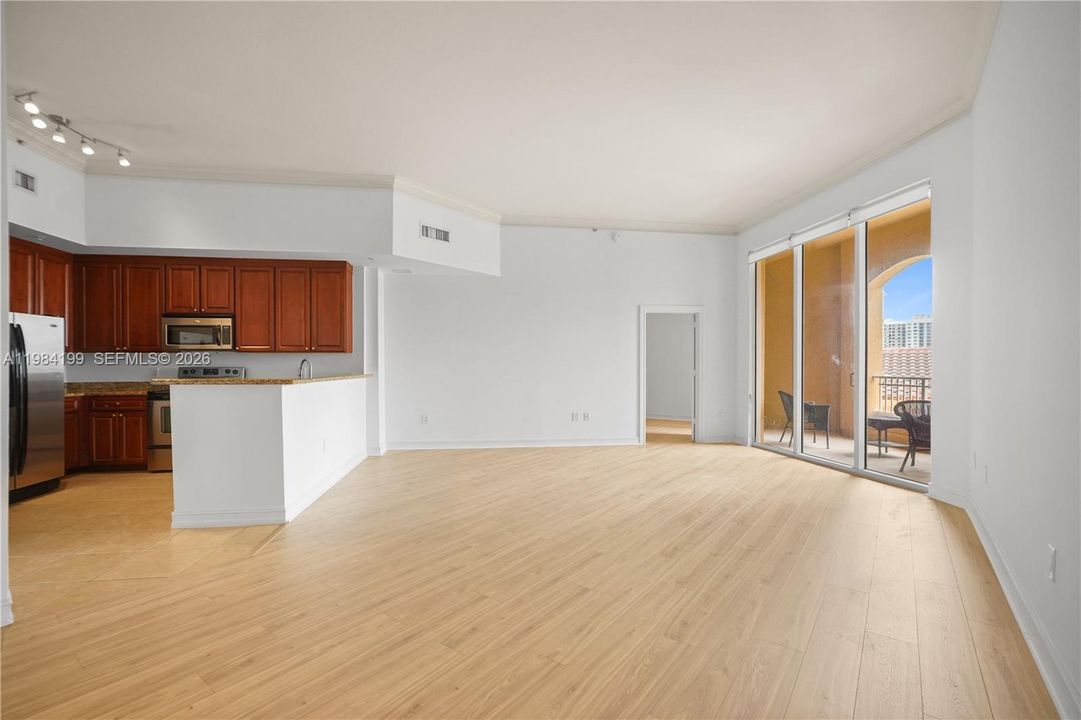 For Sale: $525,000 (2 beds, 2 baths, 1355 Square Feet)