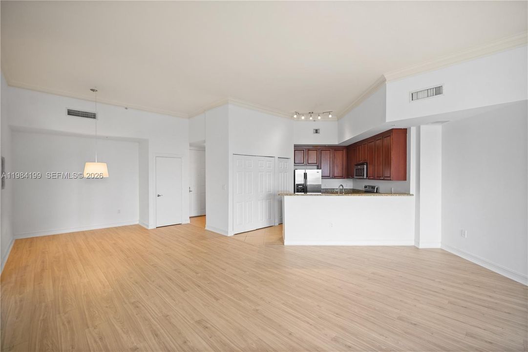 For Sale: $525,000 (2 beds, 2 baths, 1355 Square Feet)