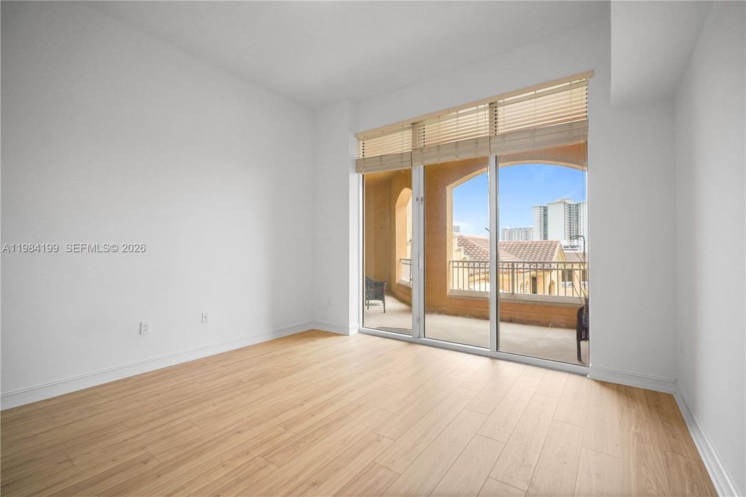 For Sale: $525,000 (2 beds, 2 baths, 1355 Square Feet)