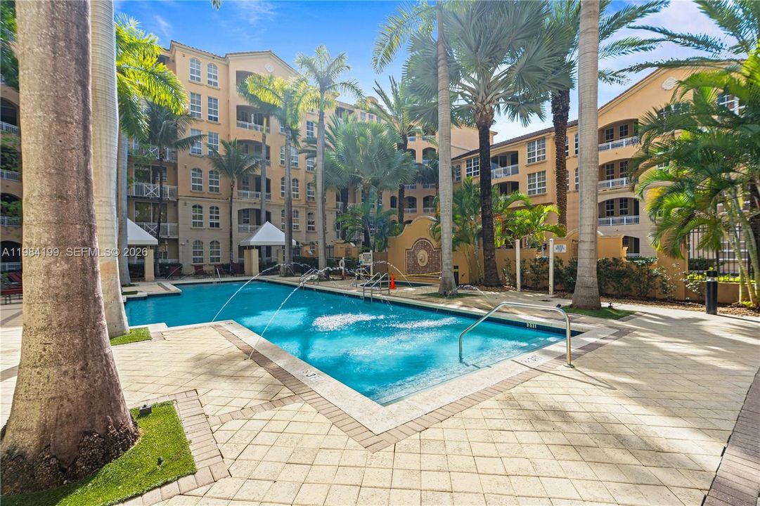 For Sale: $525,000 (2 beds, 2 baths, 1355 Square Feet)