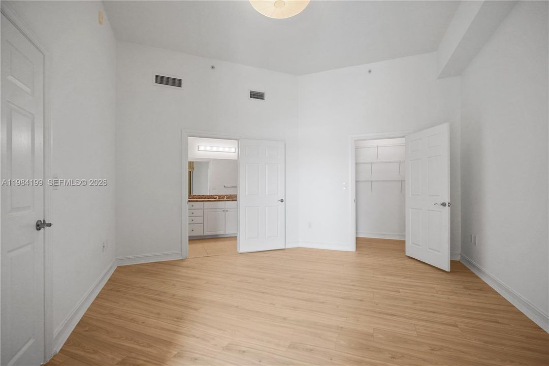 For Sale: $525,000 (2 beds, 2 baths, 1355 Square Feet)