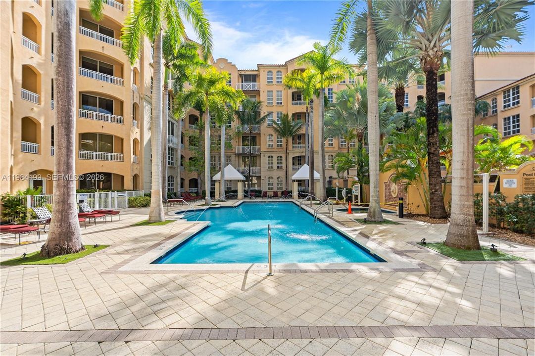For Sale: $525,000 (2 beds, 2 baths, 1355 Square Feet)