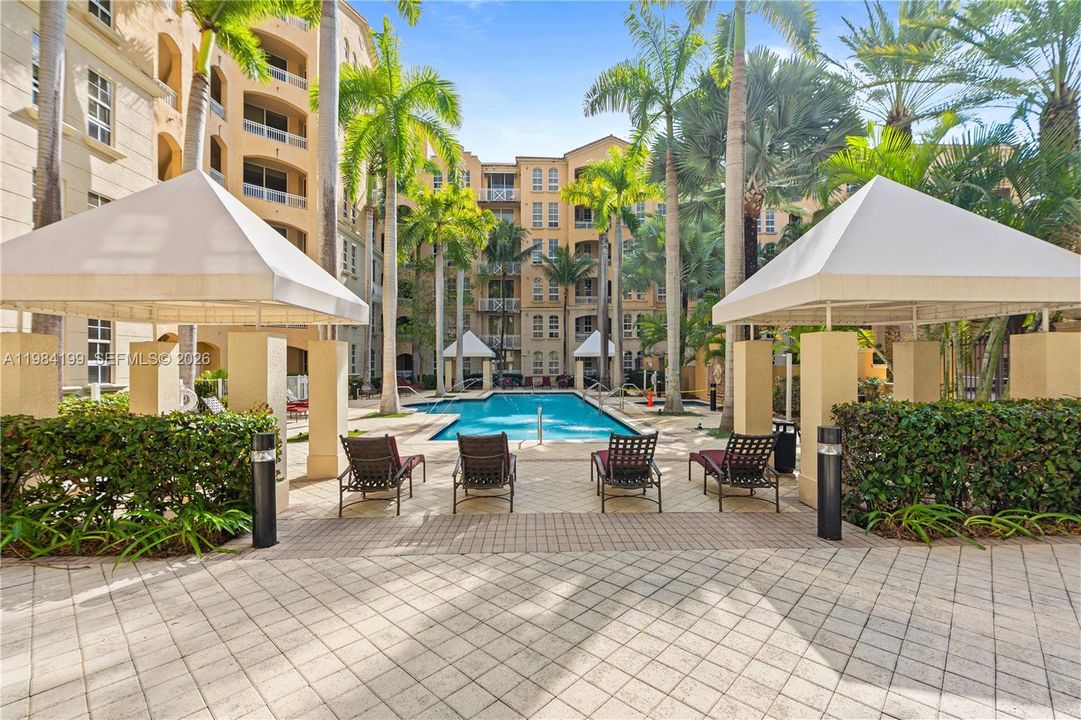For Sale: $525,000 (2 beds, 2 baths, 1355 Square Feet)