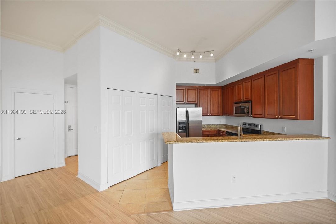 For Sale: $525,000 (2 beds, 2 baths, 1355 Square Feet)