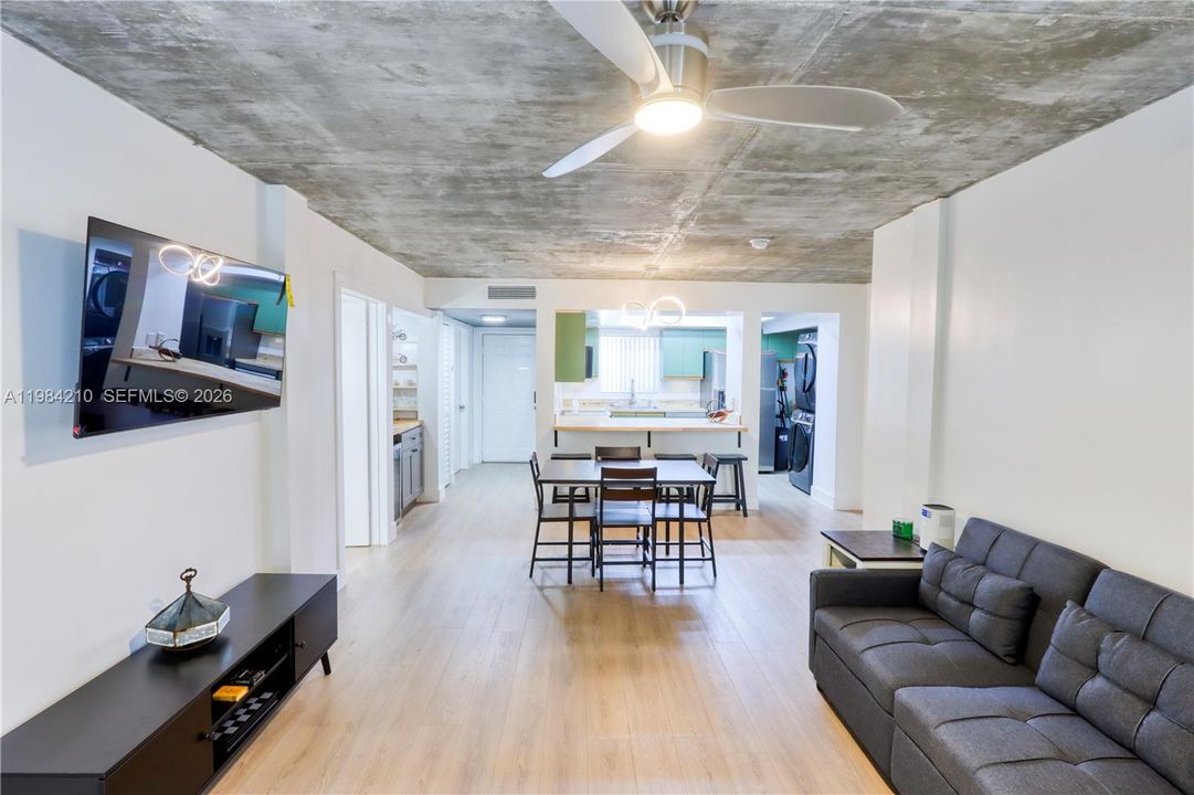 En Venta: $365,000 (2 camas, 2 baños, 1037 Pies cuadrados)