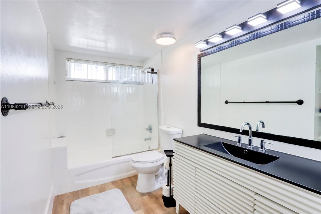 En Venta: $365,000 (2 camas, 2 baños, 1037 Pies cuadrados)