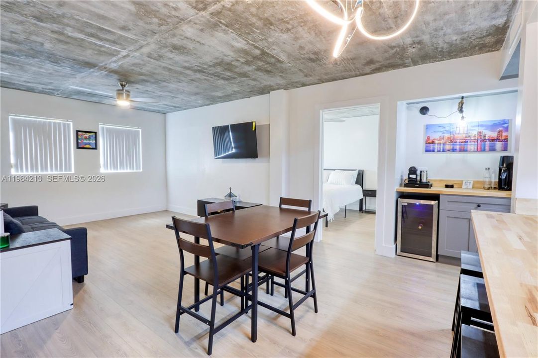 En Venta: $365,000 (2 camas, 2 baños, 1037 Pies cuadrados)