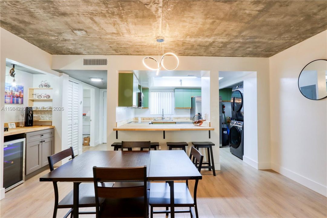 En Venta: $365,000 (2 camas, 2 baños, 1037 Pies cuadrados)