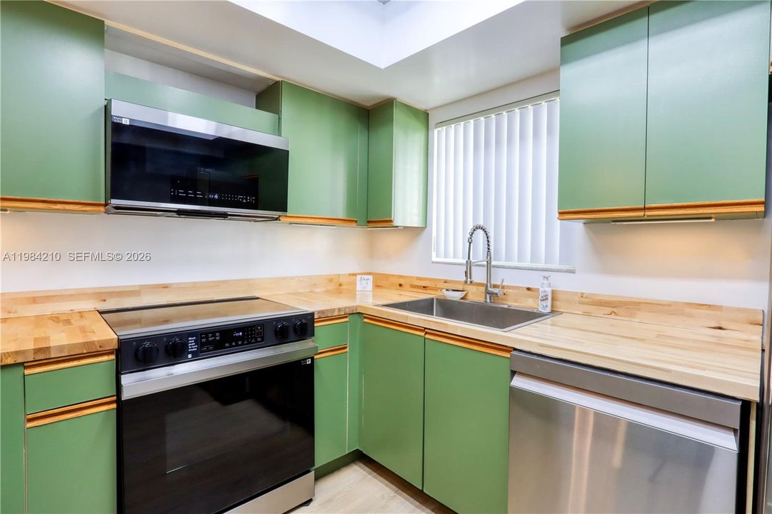 En Venta: $365,000 (2 camas, 2 baños, 1037 Pies cuadrados)