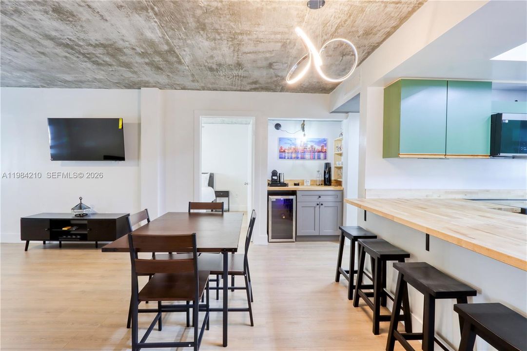 En Venta: $365,000 (2 camas, 2 baños, 1037 Pies cuadrados)