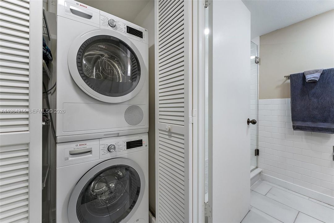 For Rent: $8,500 (2 beds, 2 baths, 1200 Square Feet)