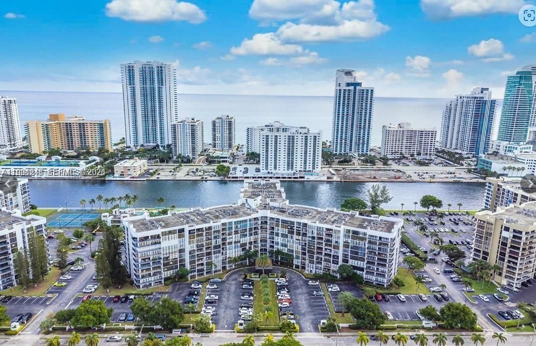 На продажу: $185,000 (1 спален, 1 ванн, 915 Квадратных фут)