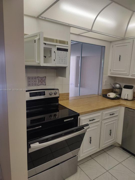 На продажу: $185,000 (1 спален, 1 ванн, 915 Квадратных фут)