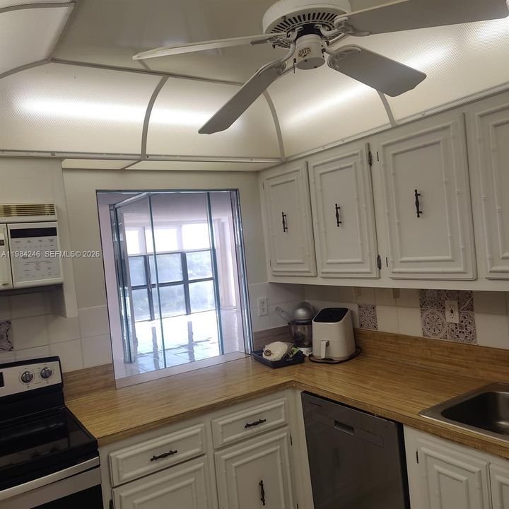 На продажу: $185,000 (1 спален, 1 ванн, 915 Квадратных фут)