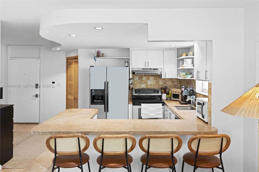 Active With Contract: $319,000 (1 beds, 1 baths, 681 Square Feet)