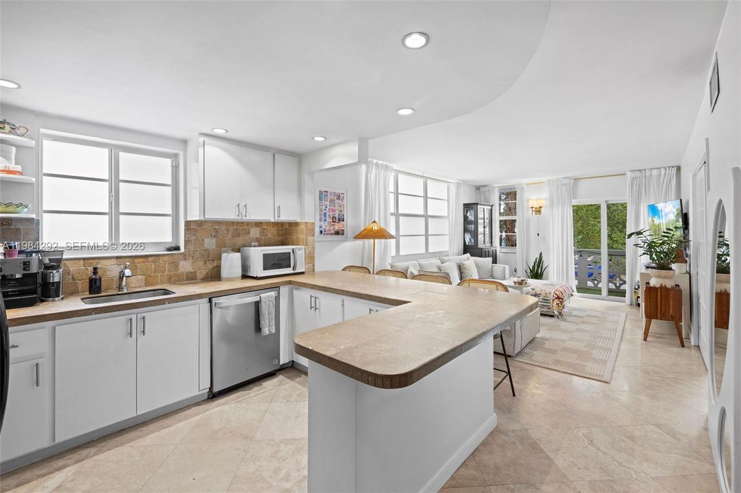 Spacious Kitchen with Breakfast Bar
