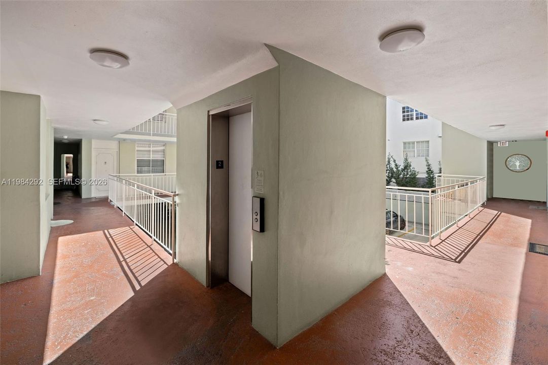 Active With Contract: $319,000 (1 beds, 1 baths, 681 Square Feet)