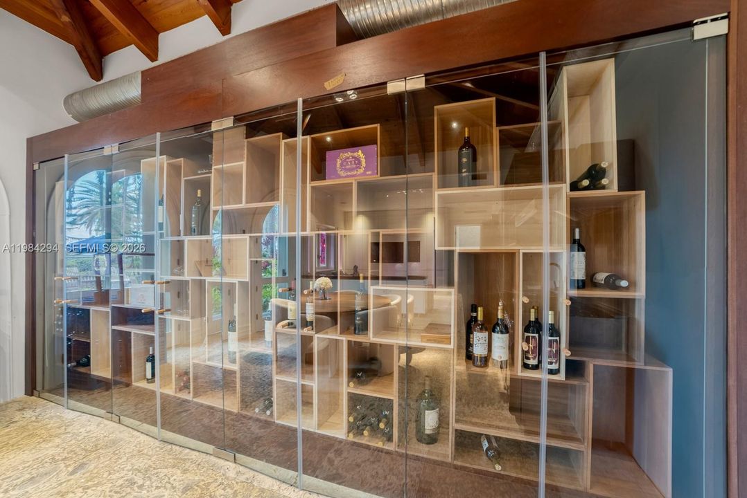В аренду: $65,000 (6 спален, 6 ванн, 9209 Квадратных фут)