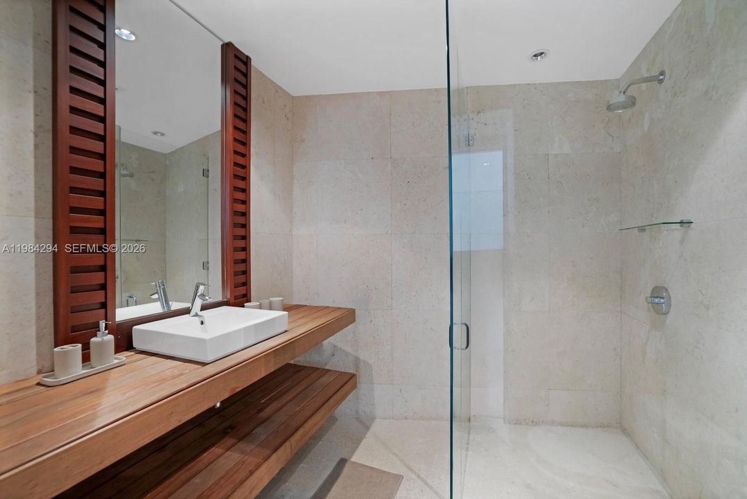 В аренду: $65,000 (6 спален, 6 ванн, 9209 Квадратных фут)