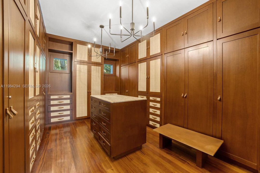 В аренду: $65,000 (6 спален, 6 ванн, 9209 Квадратных фут)