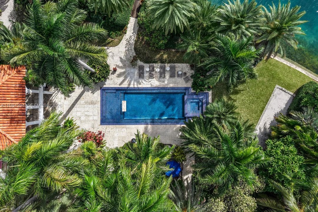 В аренду: $65,000 (6 спален, 6 ванн, 9209 Квадратных фут)