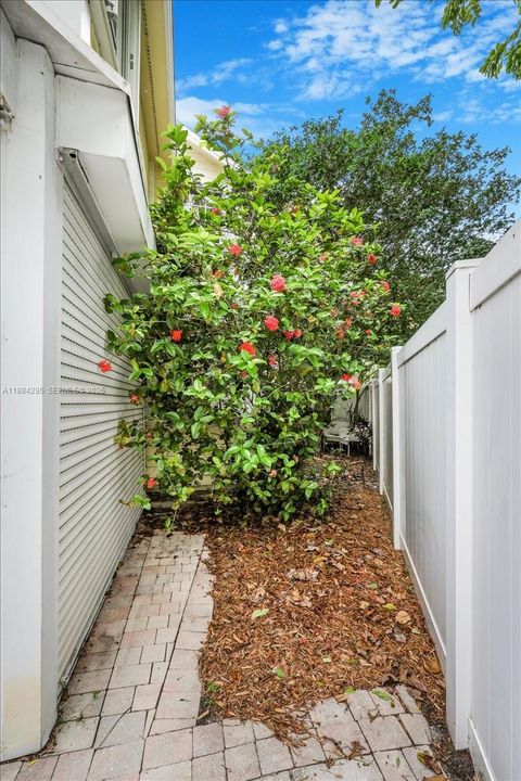 Recently Sold: $559,000 (3 beds, 2 baths, 1582 Square Feet)