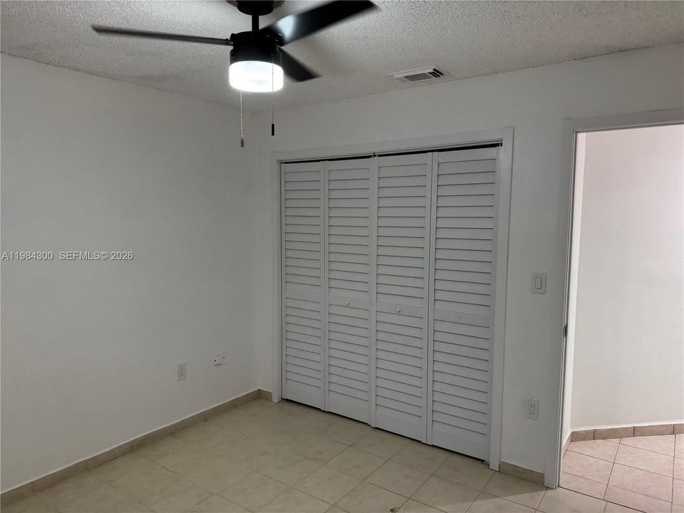 Activo con contrato: $3,850 (4 camas, 2 baños, 1973 Pies cuadrados)