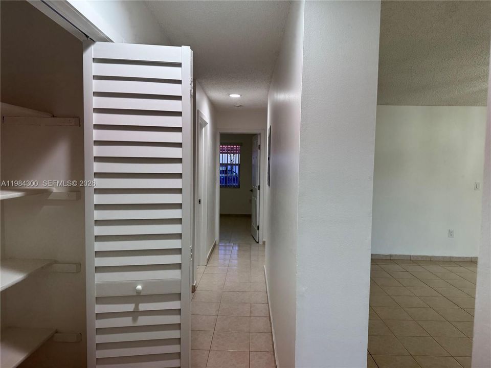 Activo con contrato: $3,850 (4 camas, 2 baños, 1973 Pies cuadrados)