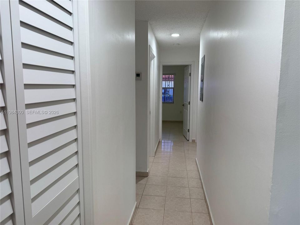 Activo con contrato: $3,850 (4 camas, 2 baños, 1973 Pies cuadrados)