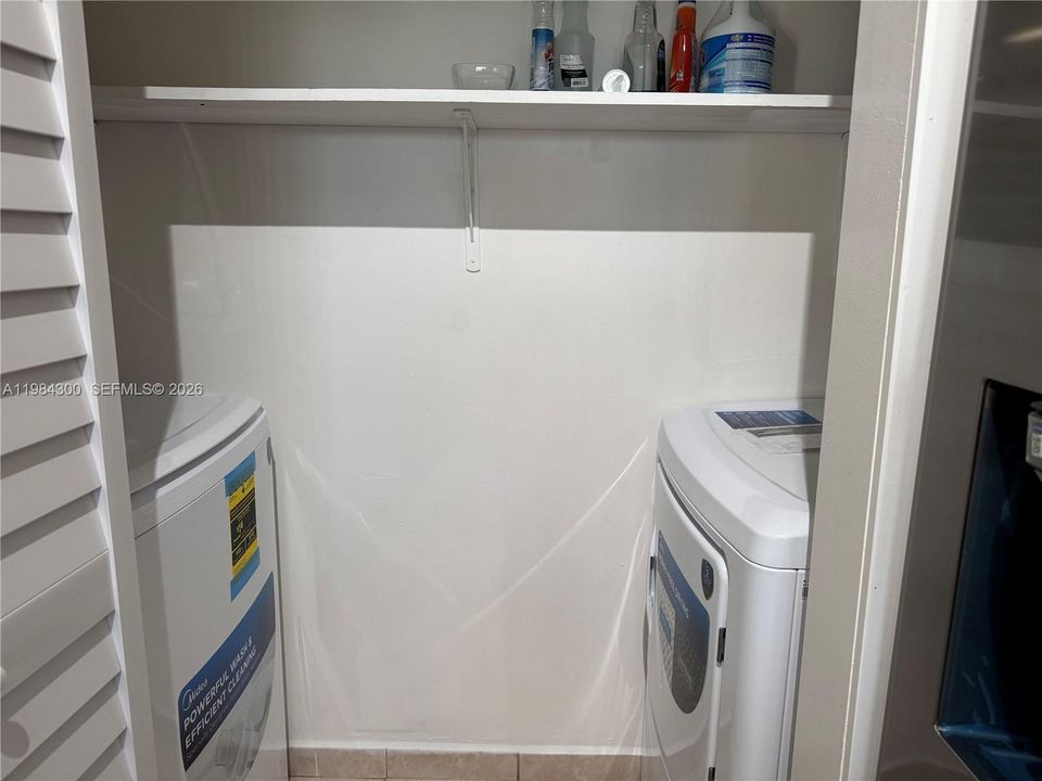 Activo con contrato: $3,850 (4 camas, 2 baños, 1973 Pies cuadrados)
