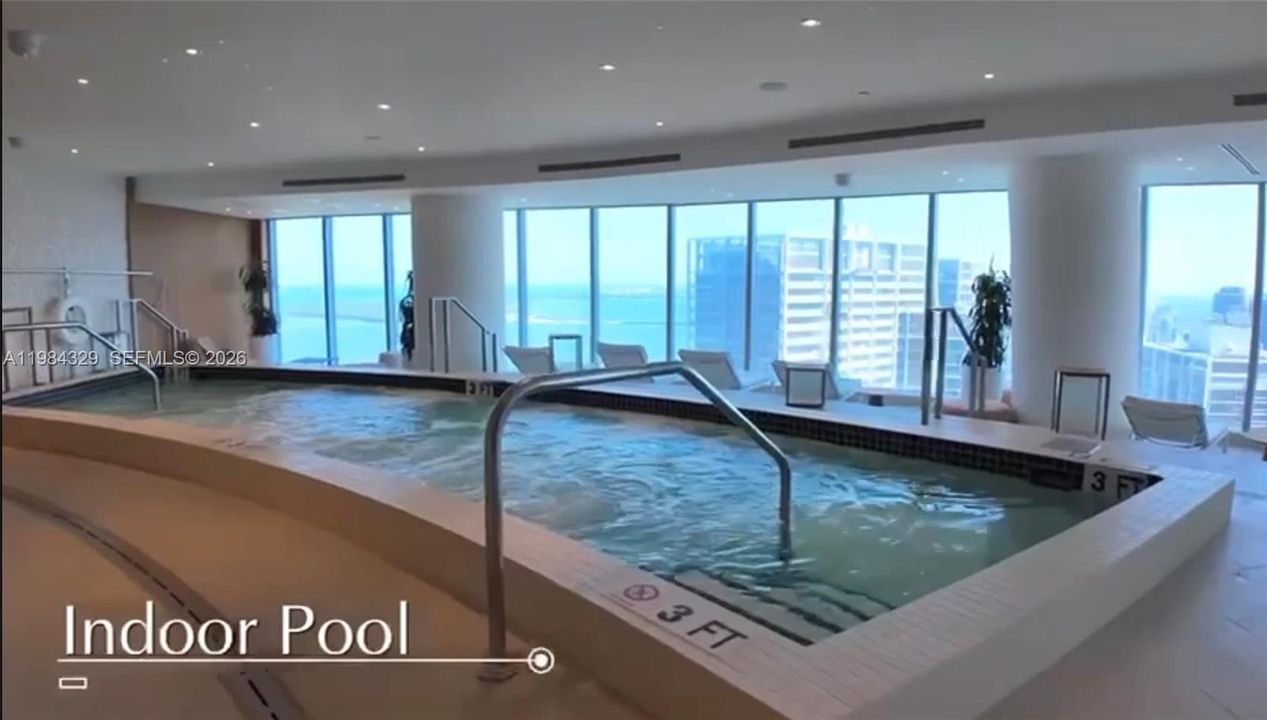出租: $45,000 (5 贝兹, 5 浴室, 3663 平方英尺)