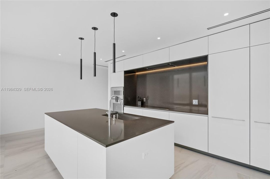 En Renta: $45,000 (5 camas, 5 baños, 3663 Pies cuadrados)