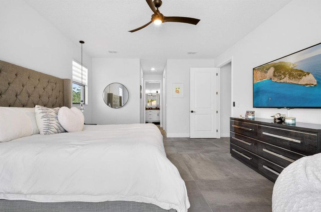Master Bedroom 10