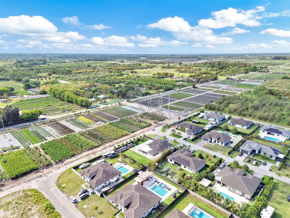 На продажу: $1,100,000 (5 спален, 4 ванн, 2070 Квадратных фут)