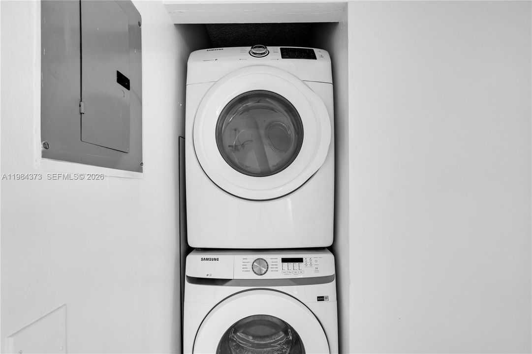 На продажу: $245,000 (3 спален, 2 ванн, 1195 Квадратных фут)