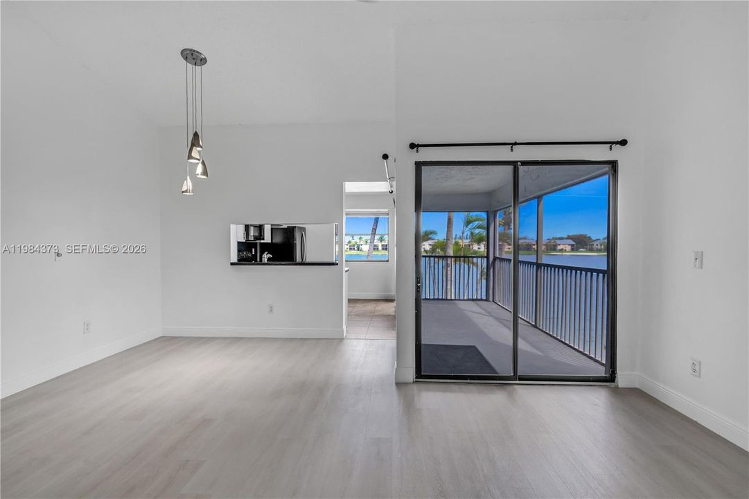На продажу: $245,000 (3 спален, 2 ванн, 1195 Квадратных фут)