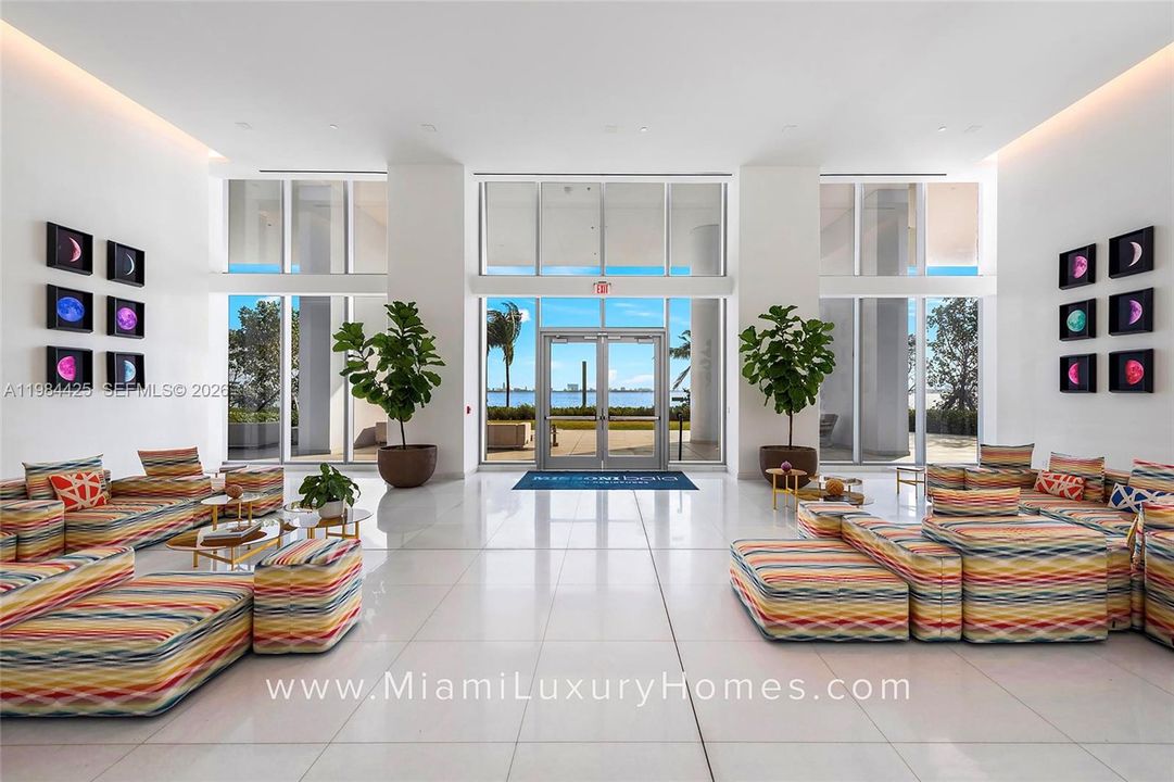 Vendido Recientemente: $4,295,000 (4 camas, 6 baños, 3788 Pies cuadrados)